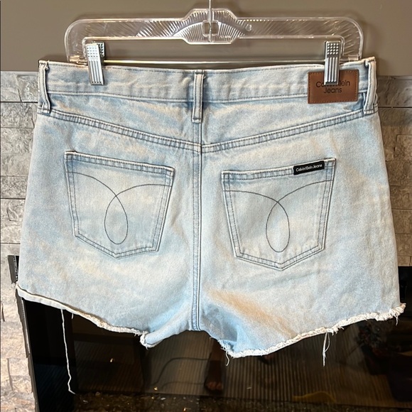 Calvin Klein light washed distressed Denim Shorts with Frayed Hem size 10/30 - Picture 7 of 9